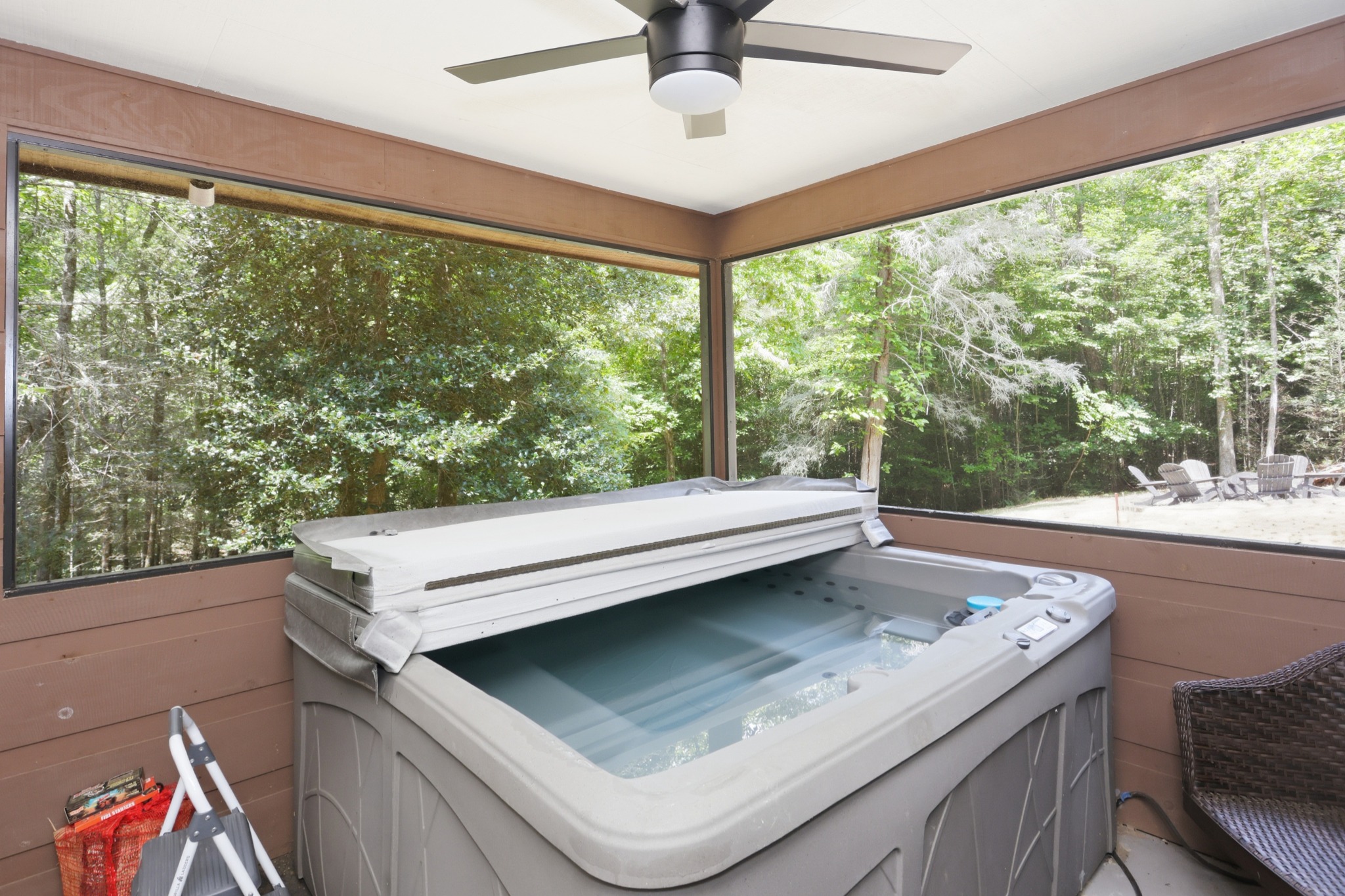 Private screened Jacuzzi